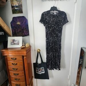 Chic Black and White Patterned Midi Dress